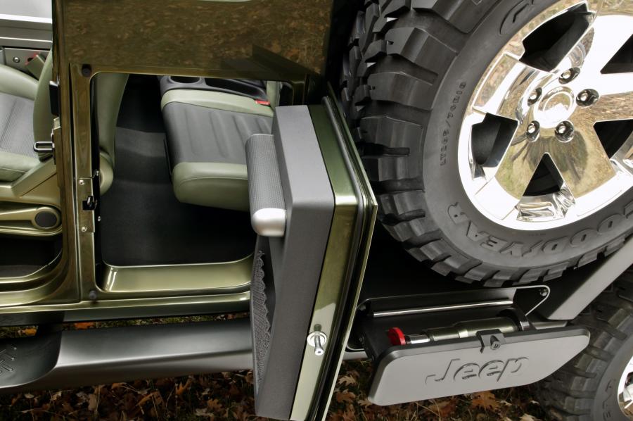  Jeep Gladiator Concept 2005 года  (фото 6 из 30)